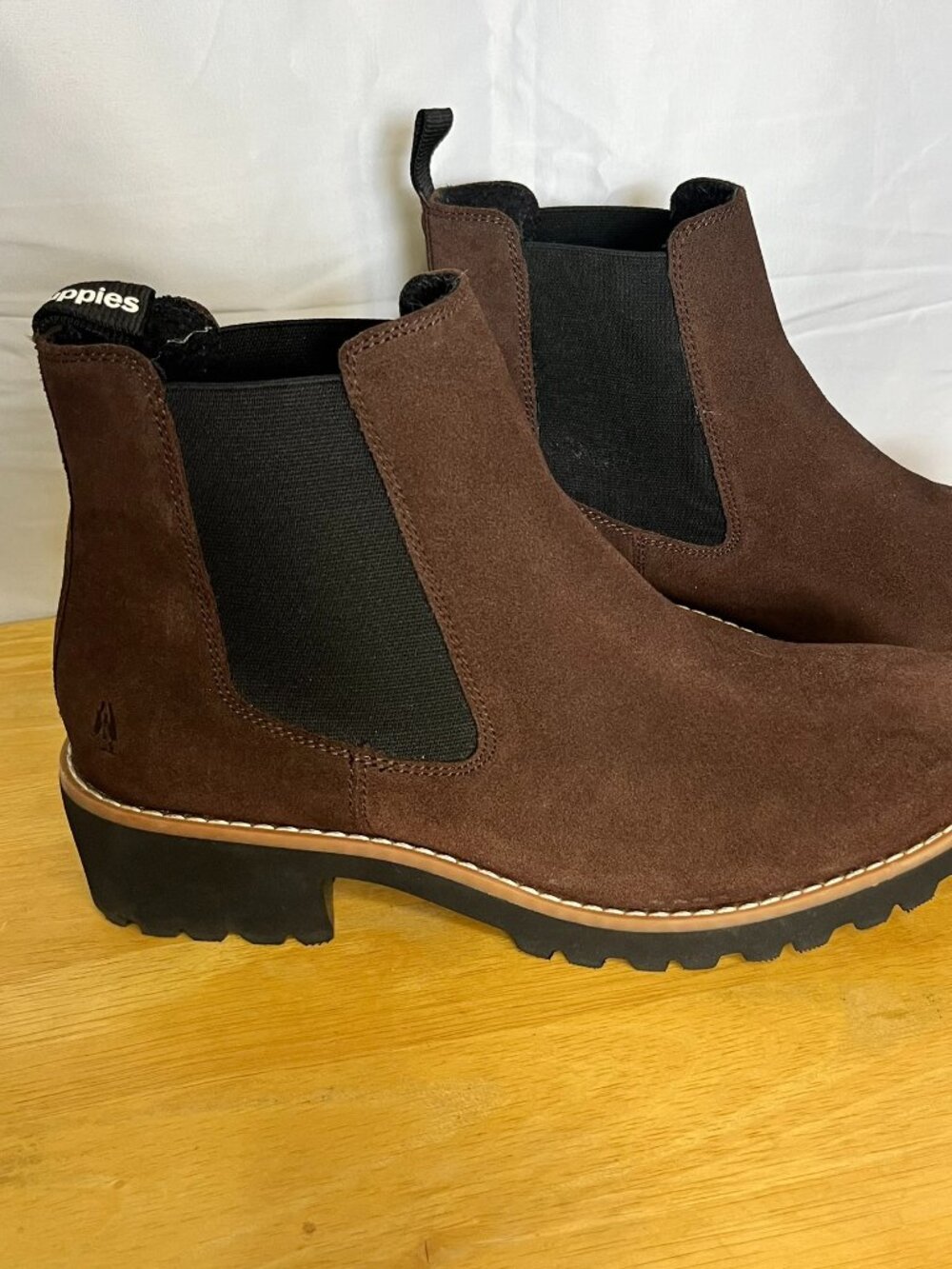 Hush Puppies Amelia Chelsea Boots Dark Brown faux suede Women's 9M Detroit style